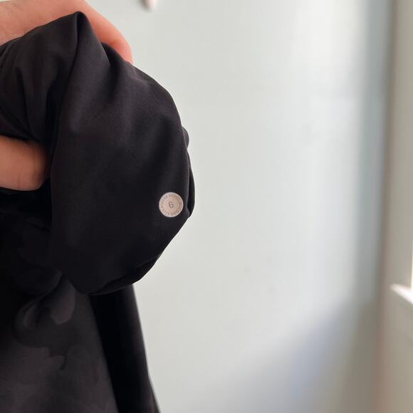 Lululemon On The Fly Jogger Camo Black Gray Sz 6 - Picture 4 of 4